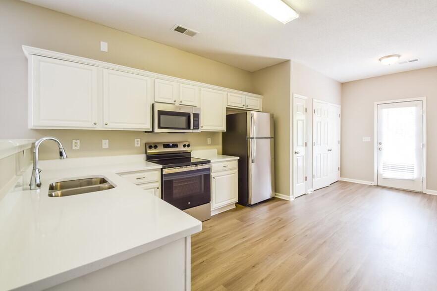 Building Photo - 9973 Fox Run Dr