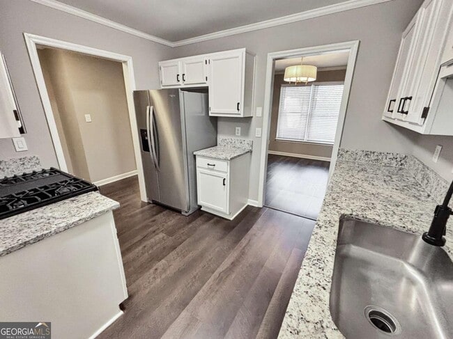 Building Photo - 1840 Cooper Lake Dr SE