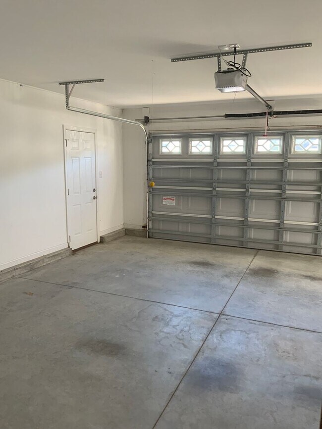 Building Photo - Move in ready home in New Bern