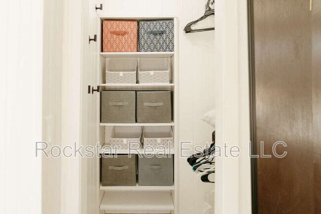 Building Photo - 1307 W Cleveland Ave