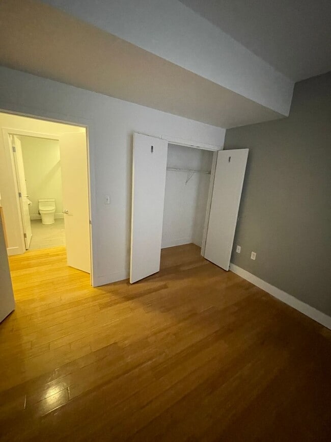 Building Photo - 1081 Boylston St