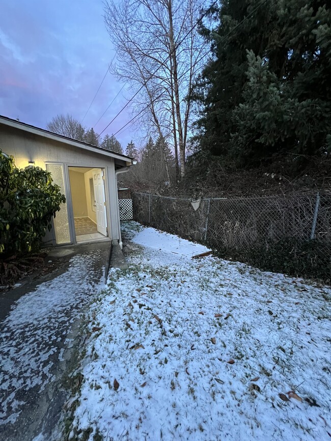 Building Photo - 100 S Davies Rd