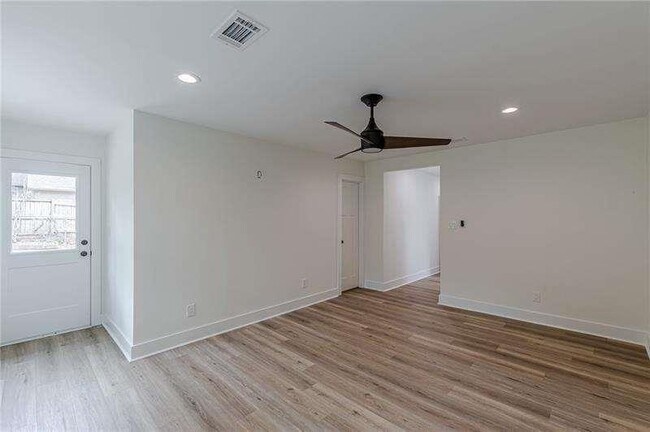Building Photo - 525 Rosemont Dr
