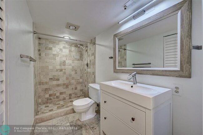 Building Photo - 4401 Martinique Ct