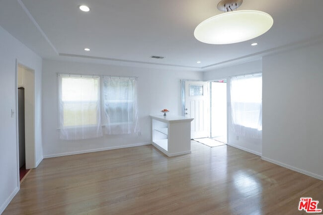 Building Photo - 2420 Teviot St