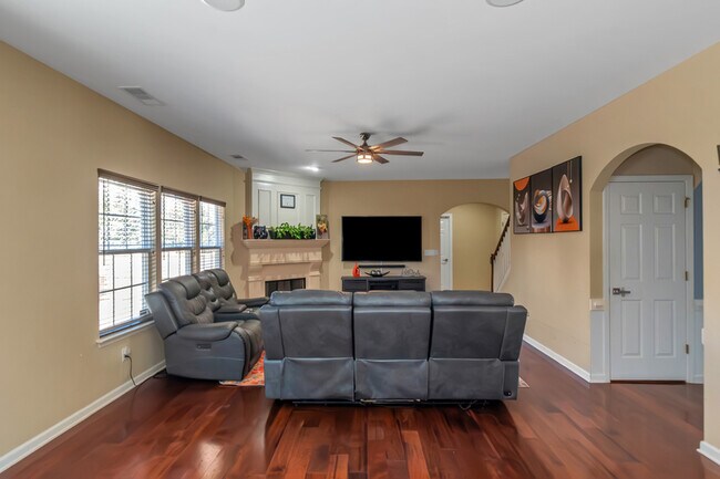 Building Photo - 3863 Pin Oak St