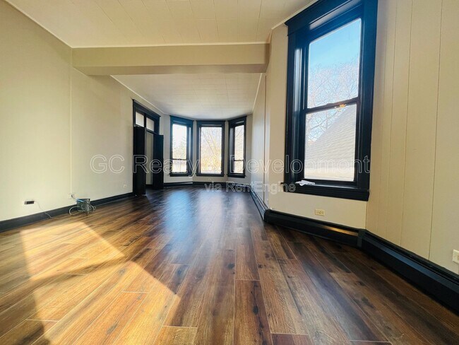 Building Photo - 3408 N Greenview Ave