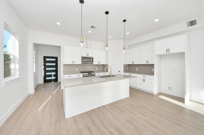 Building Photo - 9021 Spaulding St