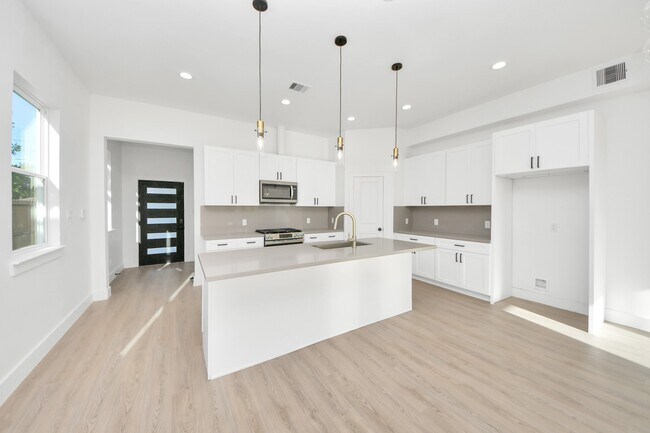 Building Photo - 9023 Spaulding St