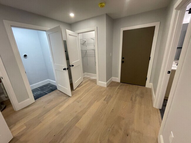 Building Photo - New Modern Elevator Building with Garage P...