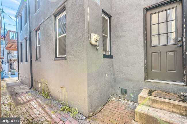 Building Photo - 1106 Battery Ave