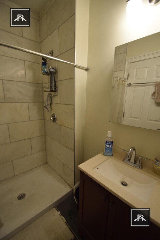 Building Photo - 3 bedroom in Medford MA 02155