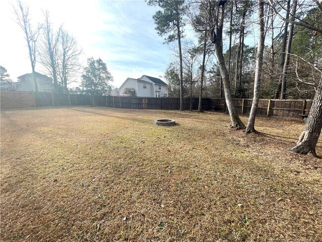 Building Photo - 352 Old Field Loop