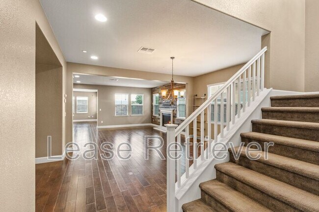 Building Photo - 479 W Esplanade Dr