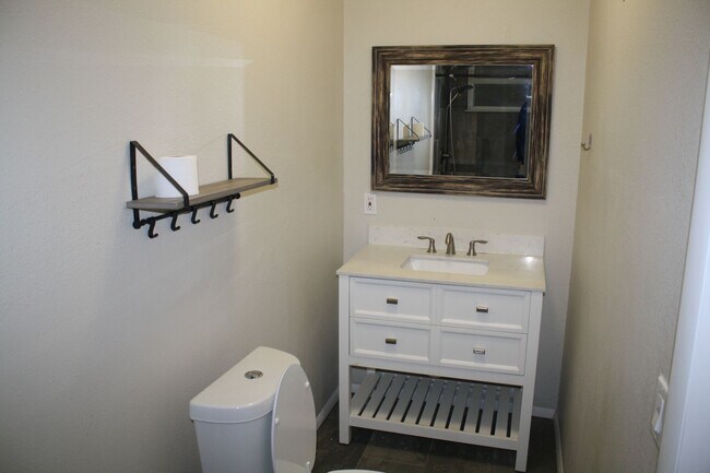 Building Photo - Charming 3 bedroom 2 bath in North Clearwa...