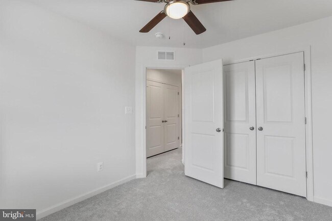 Building Photo - 233 Clifton Mnr