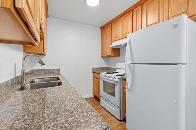 Building Photo - 802-816 Lincoln Avenue