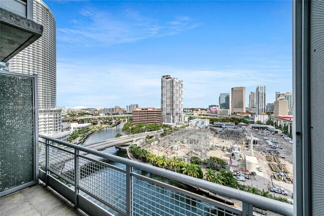 Building Photo - 690 SW 1st Ct