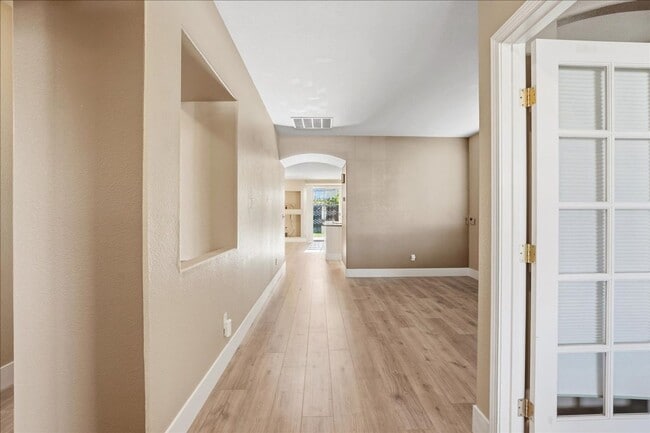 Building Photo - 3424 Babson Dr