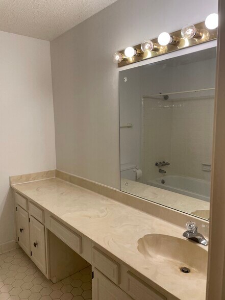 Building Photo - 2184 Wilderness Cv