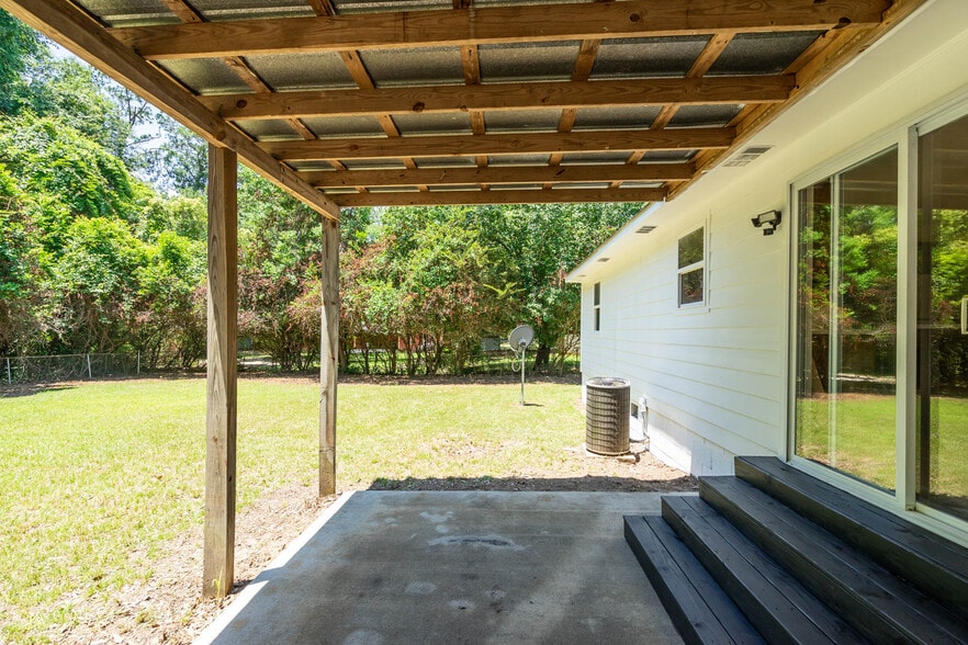 Back patio/grill area - 502 Cherokee Court