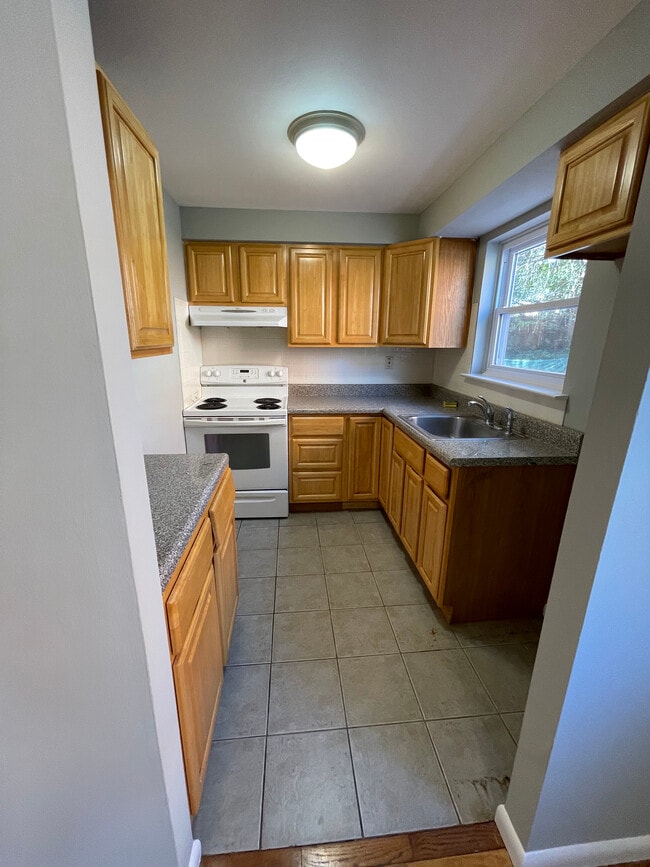 Building Photo - 148 Abbey Ter