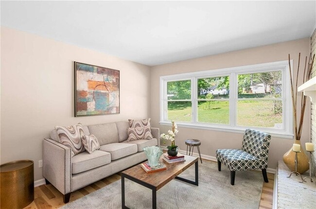 Building Photo - 3646 Rock Springs Dr