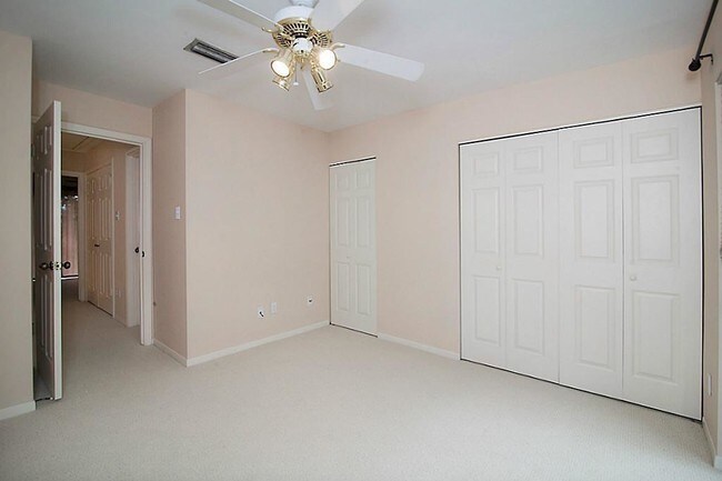 Building Photo - 201 Vanderpool Ln