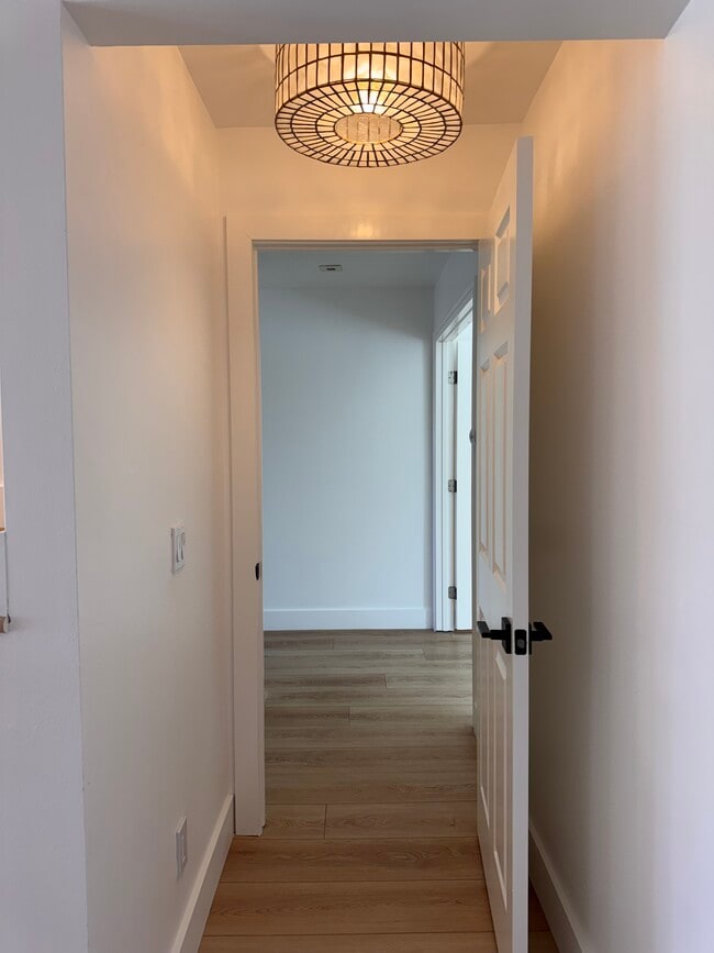 Building Photo - 23940 Vía Rosa Linda