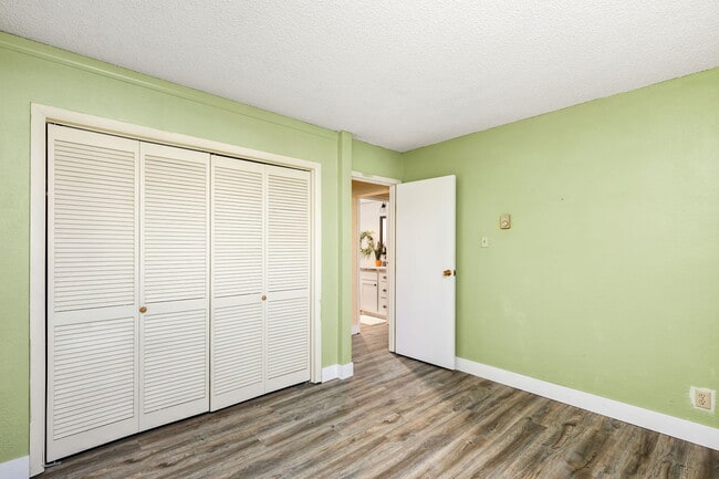 Building Photo - 925 1st Ave N