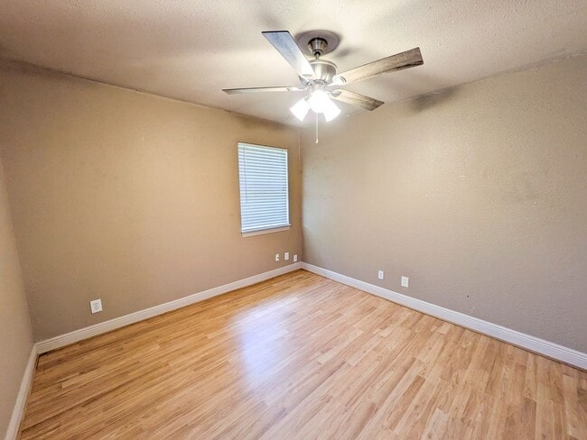 Building Photo - 5031 Simpson Ave