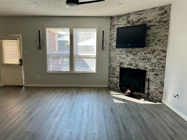 Building Photo - 9102 Rolling Rapids Rd