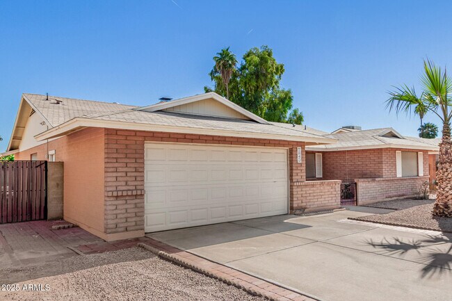 Building Photo - 1845 S Beverly