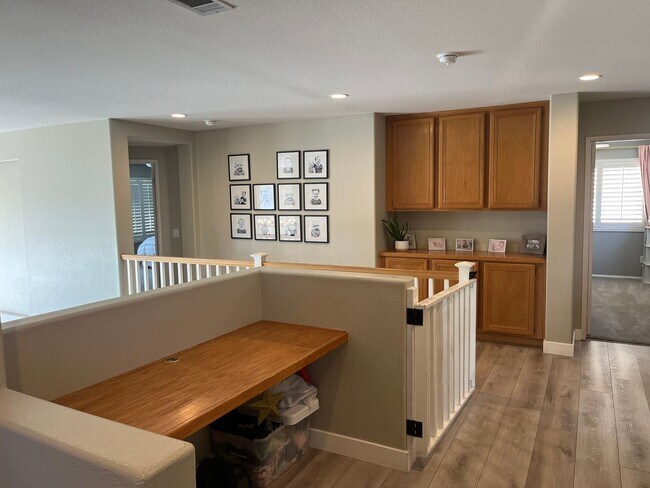 Building Photo - Pool Home - 4 bedroom - Paseo Del Sol