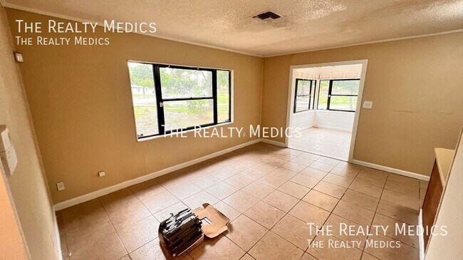 Building Photo - 1100 Santa Anita St