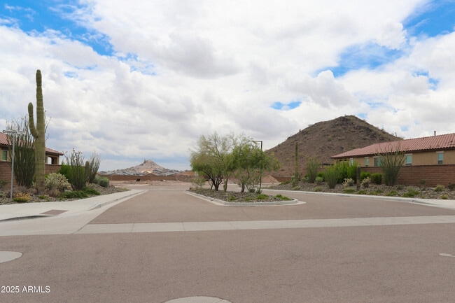 Building Photo - 13335 W Red Range Way