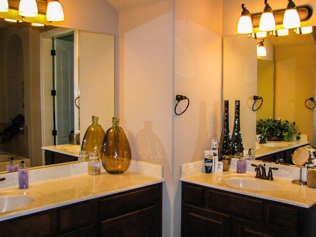 Building Photo - 14562 San Pietro Dr
