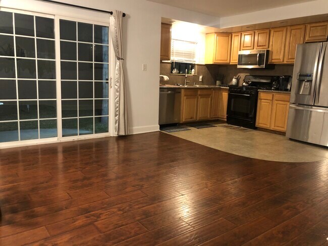 Building Photo - 14331 Cedarwood St