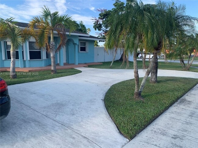 Building Photo - 14300 SW 105th Ave