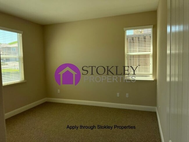 Building Photo - 2037 Aragon Dr