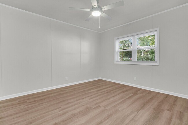 Building Photo - Charming 2BR/1BA Apartment in the Heart of Summerville