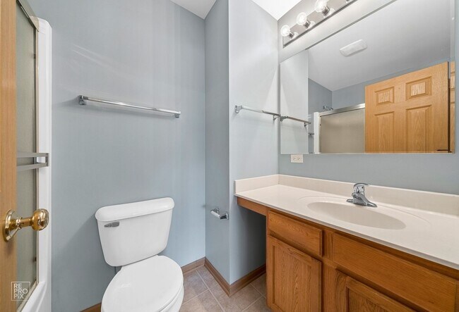 Building Photo - Two Story Two Bedroom Townhouse in Oswego
