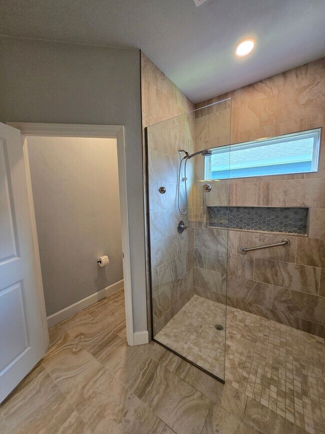 Building Photo - Beautiful 3-Bedroom, 2.5 Bath Home in Desi...