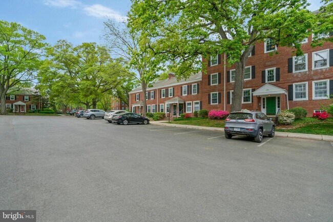 Building Photo - 2961 S Columbus St