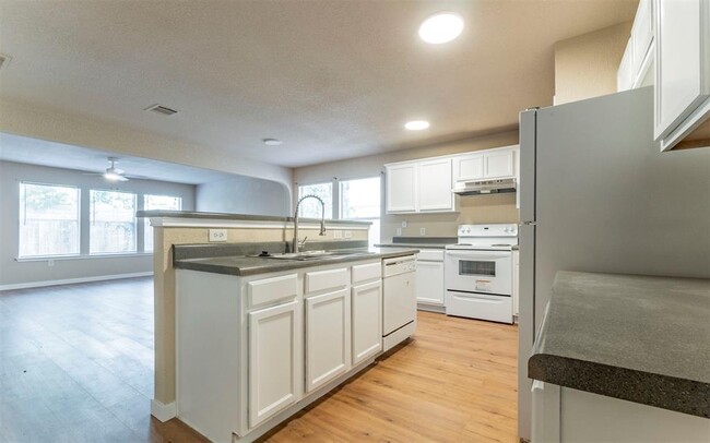 Building Photo - 7106 Thannas Way