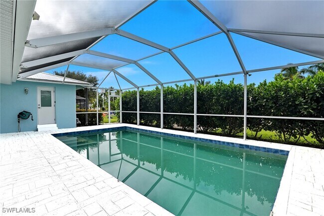 Building Photo - 6163 Plumosa Ave