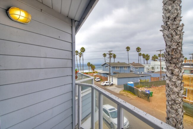 Building Photo - Cute 2 Bedroom Condo Steps Away from Endle...