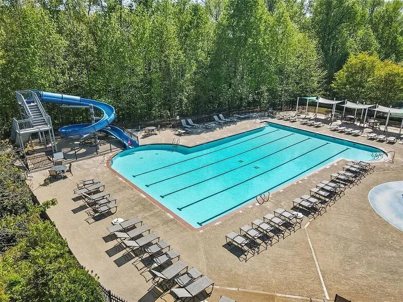 Swimming pool / Slide - 5260 Sherwood Way