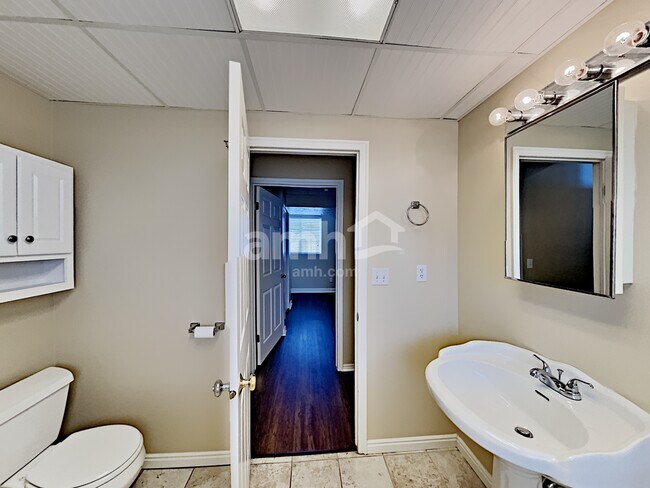 Building Photo - 342 N 75 W