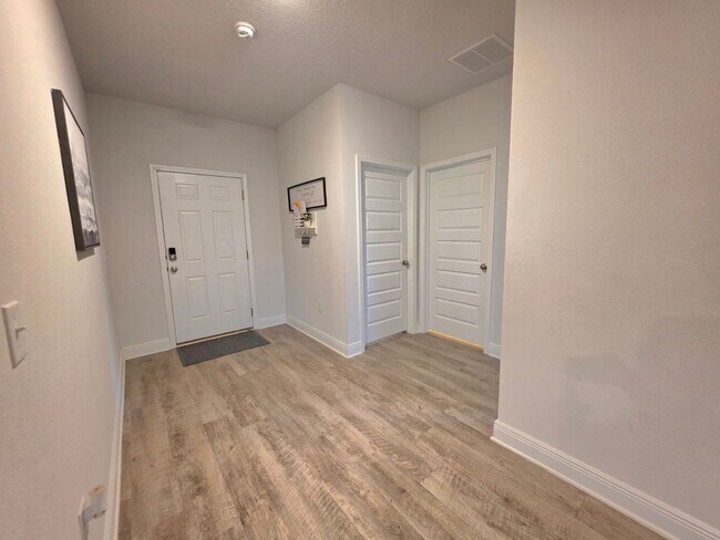 Building Photo - 8055 Silver Maple Dr